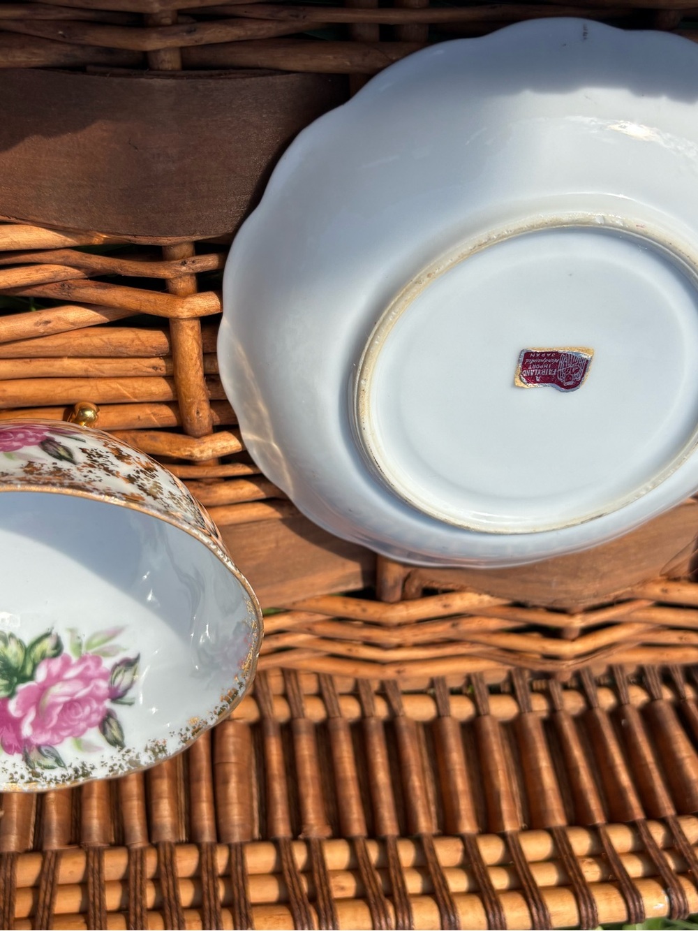 Source Unknown White Floral Pink Rose Gold Trim Porcelain Teacup and Saucer - Picture 4 of 4
